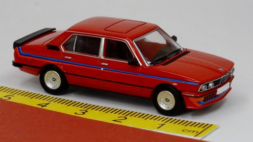 Bmw 535i 1980 - rot, dekor